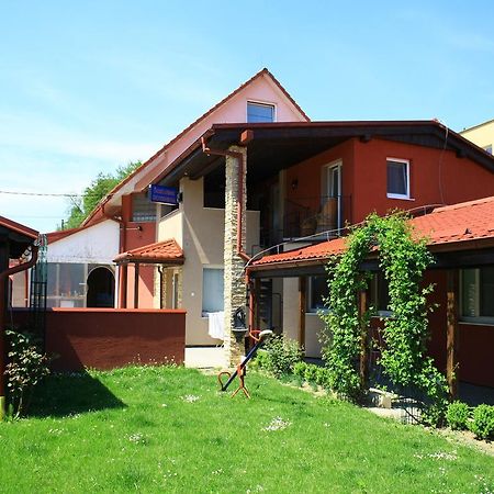 Penzion Rudolf Prievidza Exteriör bild