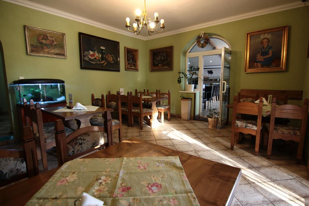 Penzion Rudolf Prievidza Exteriör bild
